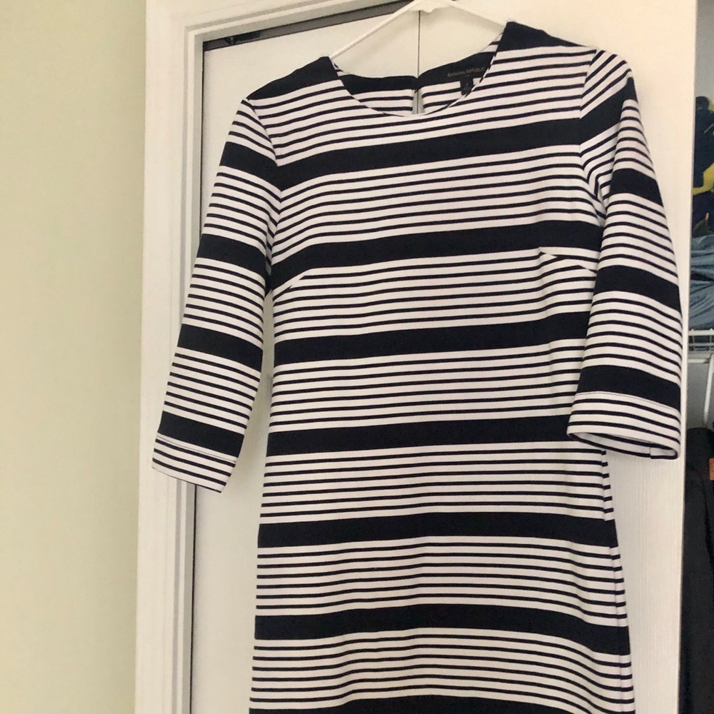 Banana Republic Factory Long Sleeve Shift Dress